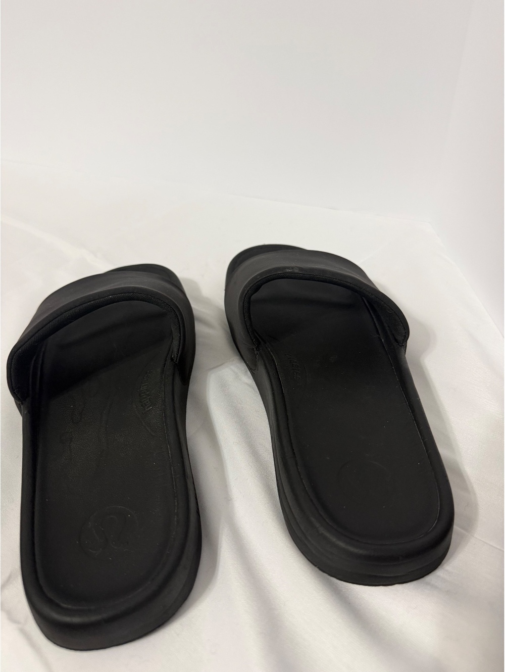 Lululemon Women's Restful Slides - Black/Graphite Grey, Size 9 - Picture 3 of 9